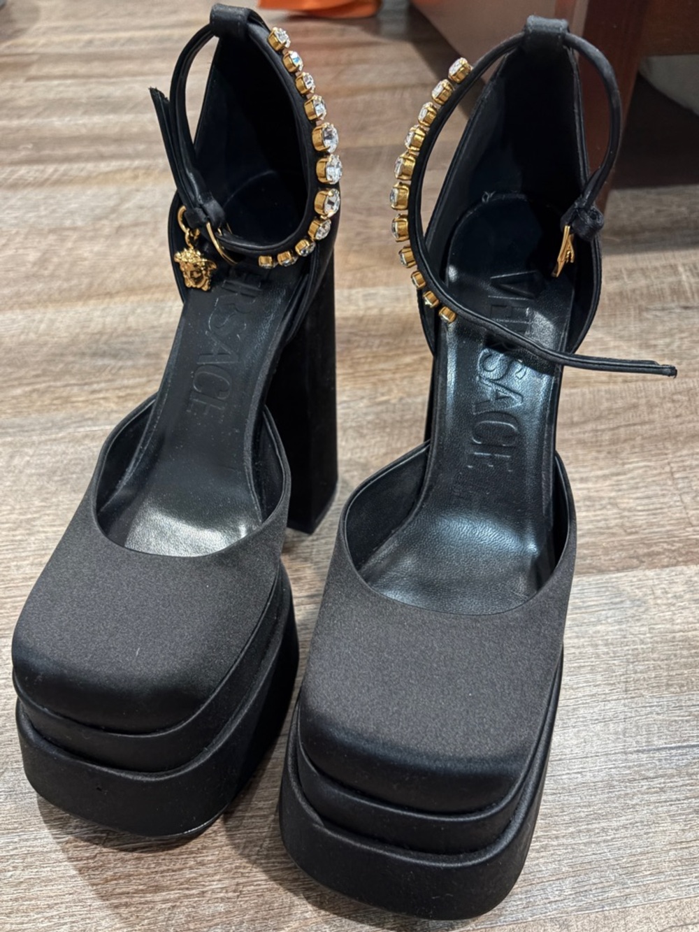 COPY Versace Aevitas Satin Platform Pumps Ankle Strap Medusa Charm 39 - Picture 3 of 7